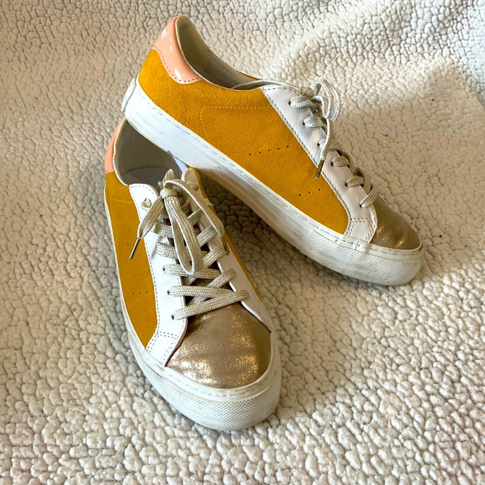 Gorgeous sneakers, No Name brand